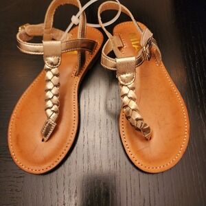 MIA Kids T-Strap Sandals Girls Size 1 NWOT Gold Braided Metallic Thong Vacation